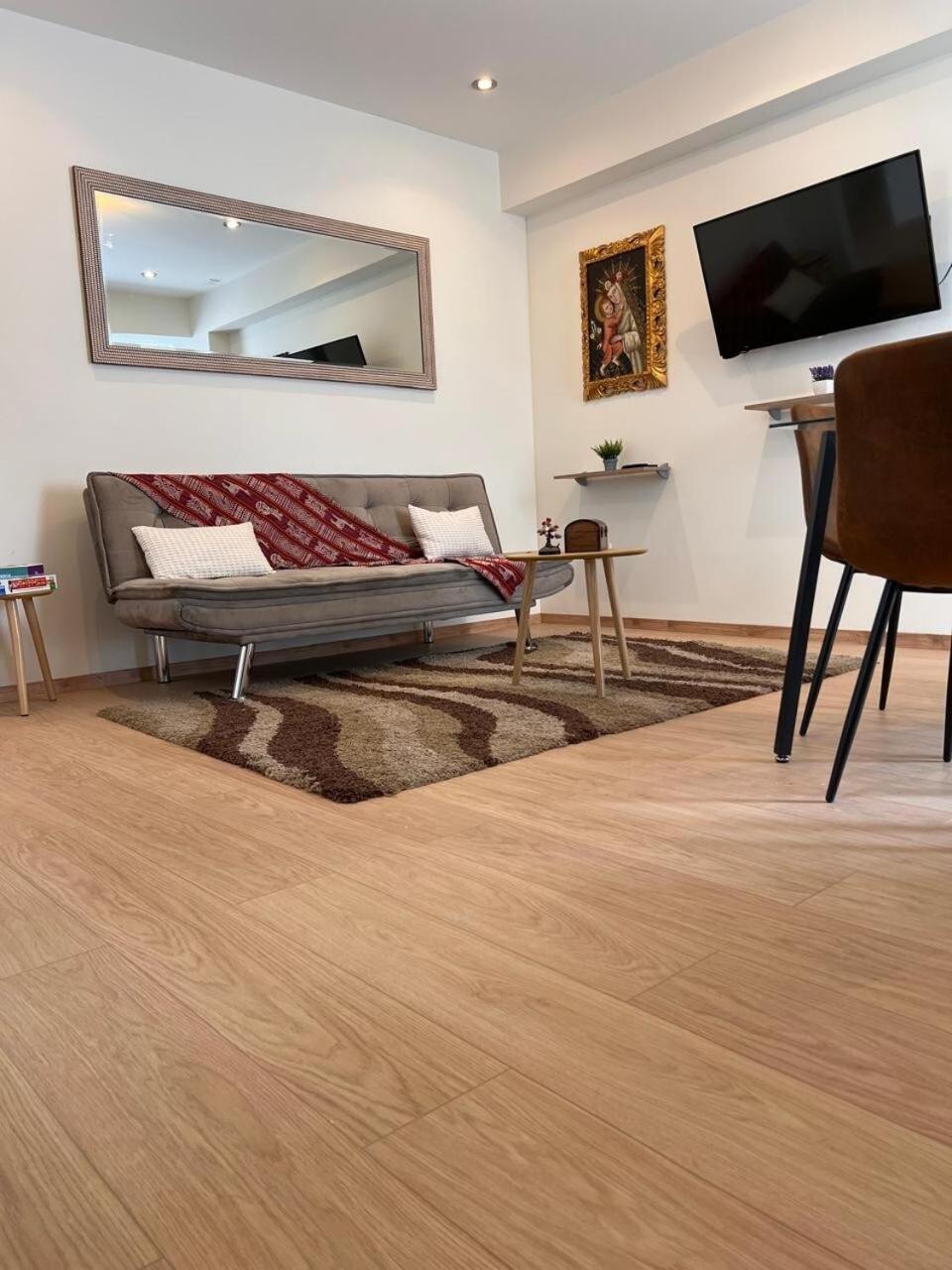 New And Cozy Qenqo In Apartment